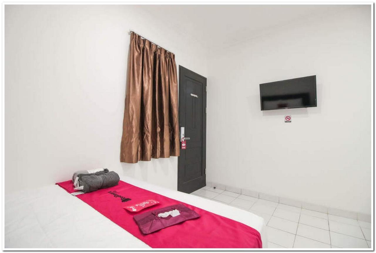 Reddoorz @ Ruko Itc Roxy Mas Jacarta Exterior foto